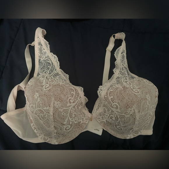 Third Lve like new bra…40B Lace Contour Plunge…worn once for a few minutes. - Picture 1 of 4